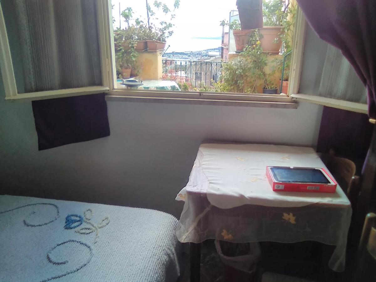 Room In Guest Room - Single Room With Shared Bathroom Taormina Exteriör bild