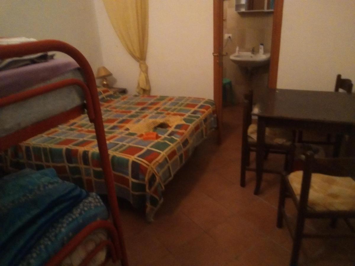 Room In Guest Room - Single Room With Shared Bathroom Taormina Exteriör bild