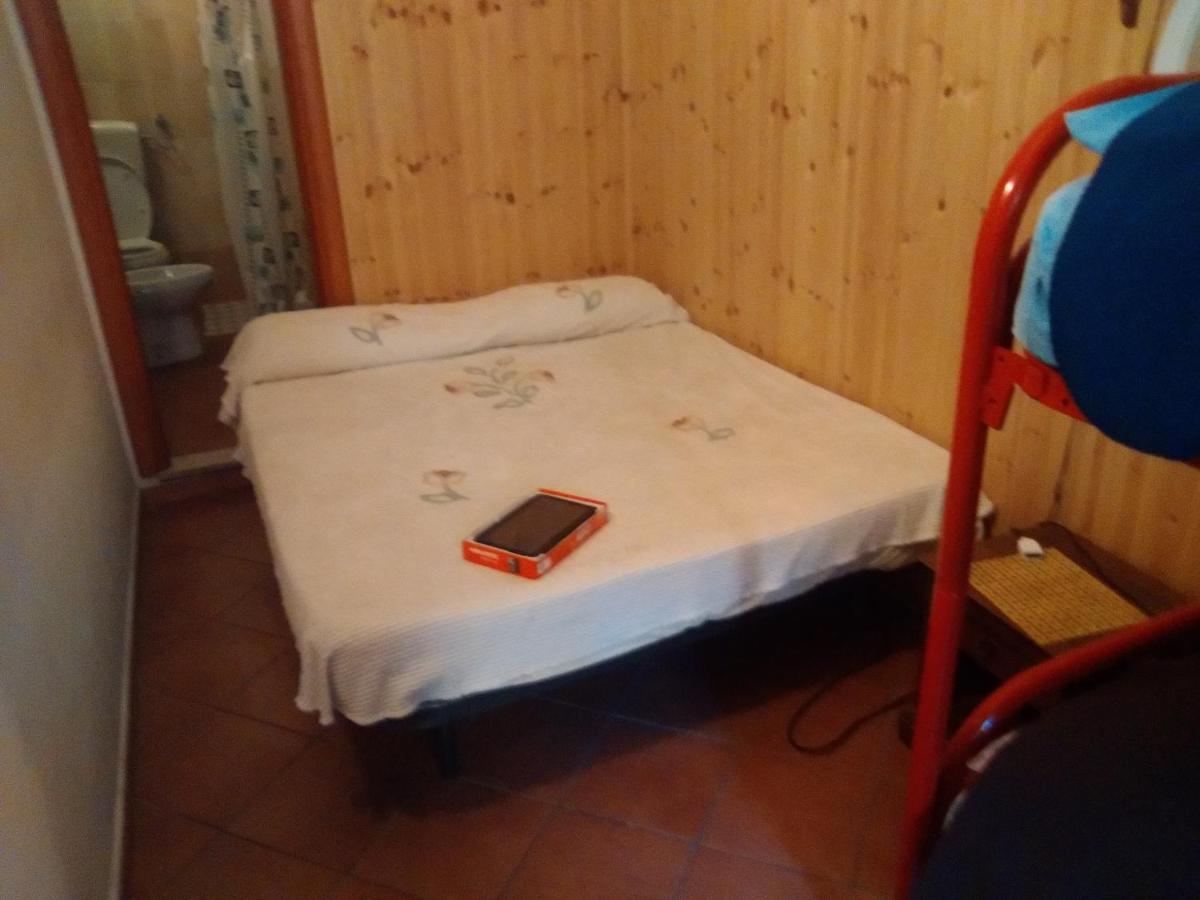 Room In Guest Room - Single Room With Shared Bathroom Taormina Exteriör bild